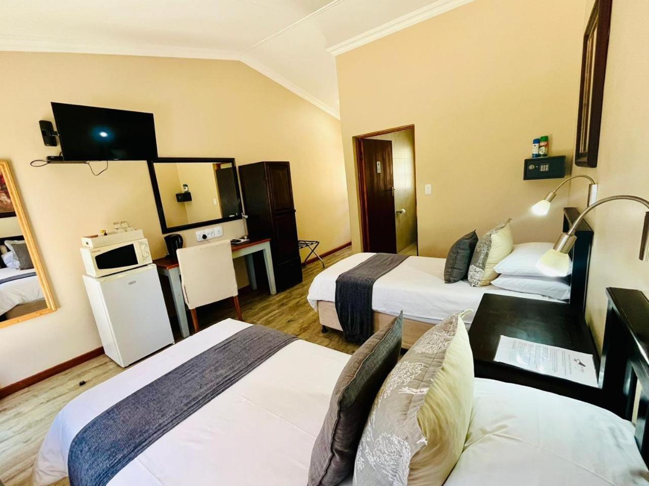 17 On Bird Guest House Beaufort West Exteriér fotografie