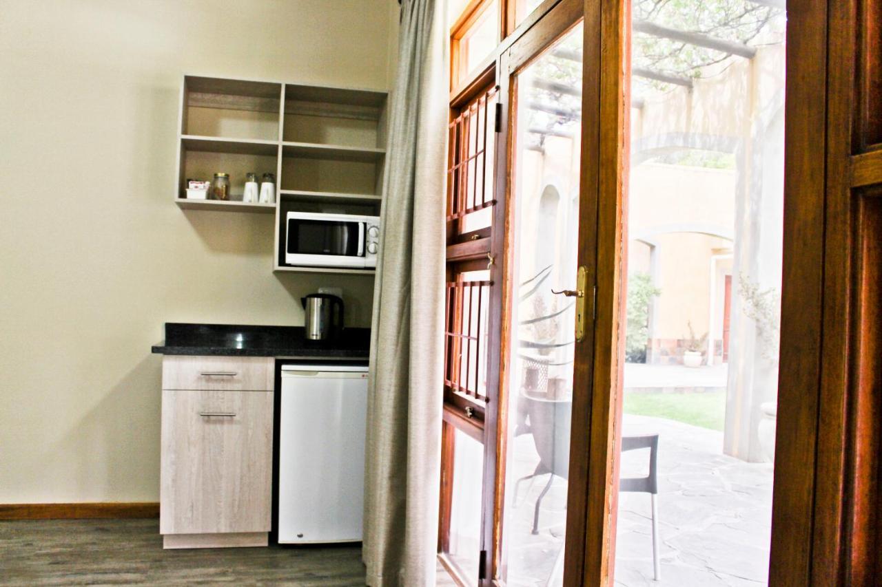 17 On Bird Guest House Beaufort West Exteriér fotografie