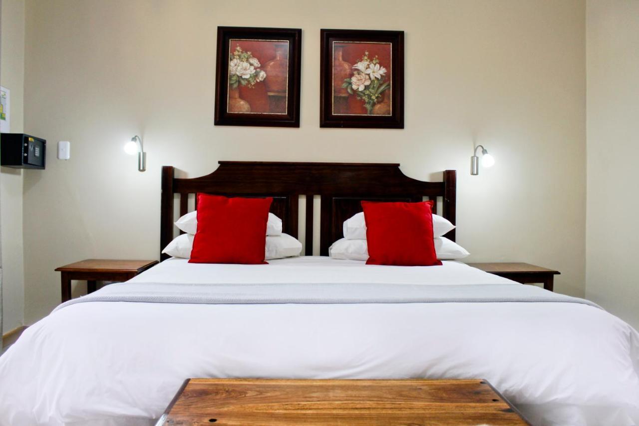 17 On Bird Guest House Beaufort West Exteriér fotografie